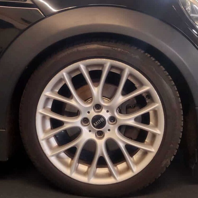 Front wheel of a MINI R56 with the braking system visible
